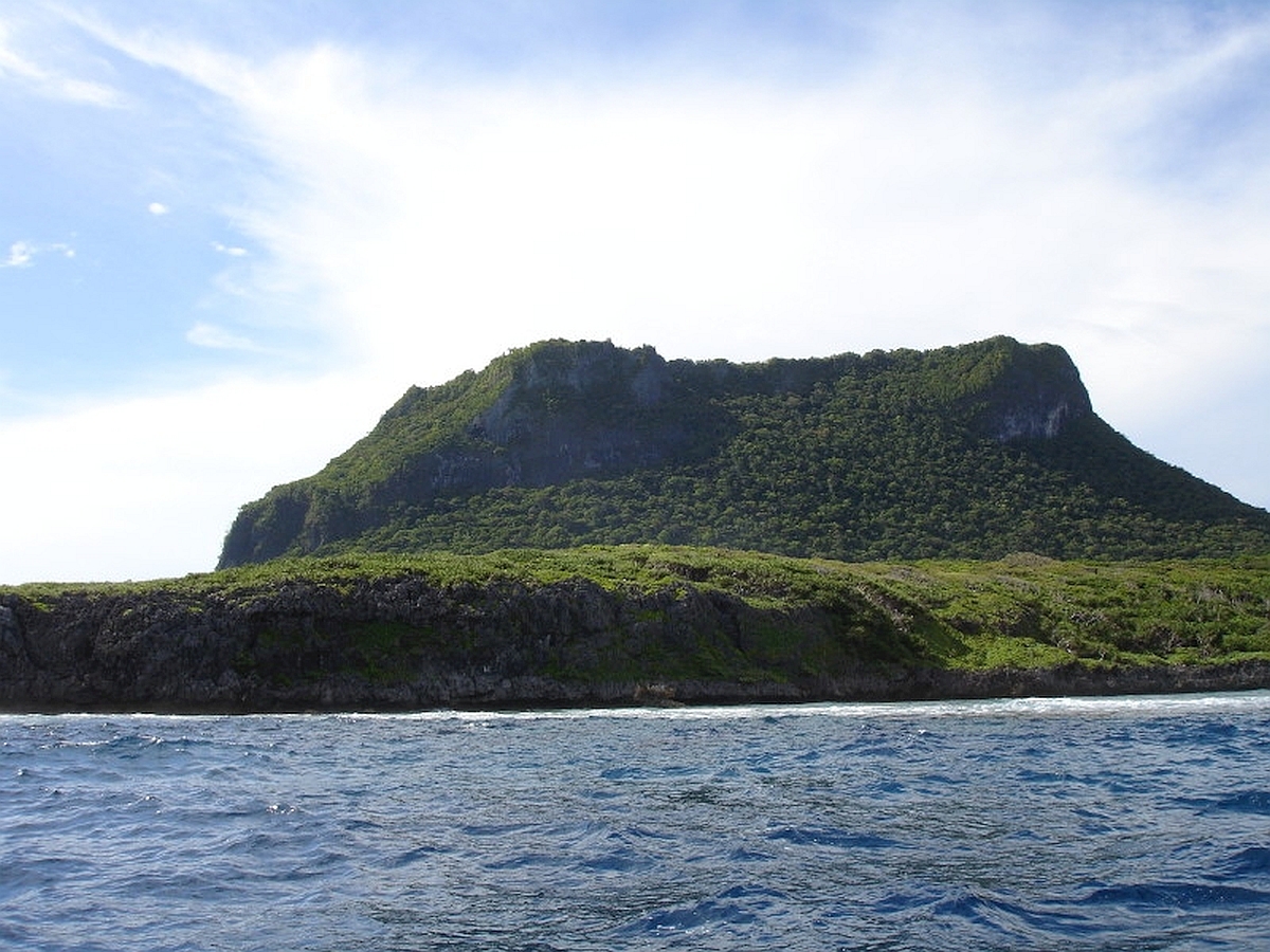Island galleries. Остров вату вара. Ватавару гора фото. Вату вара остров шляпа. 10 Vatu Vanuatu динозавр.