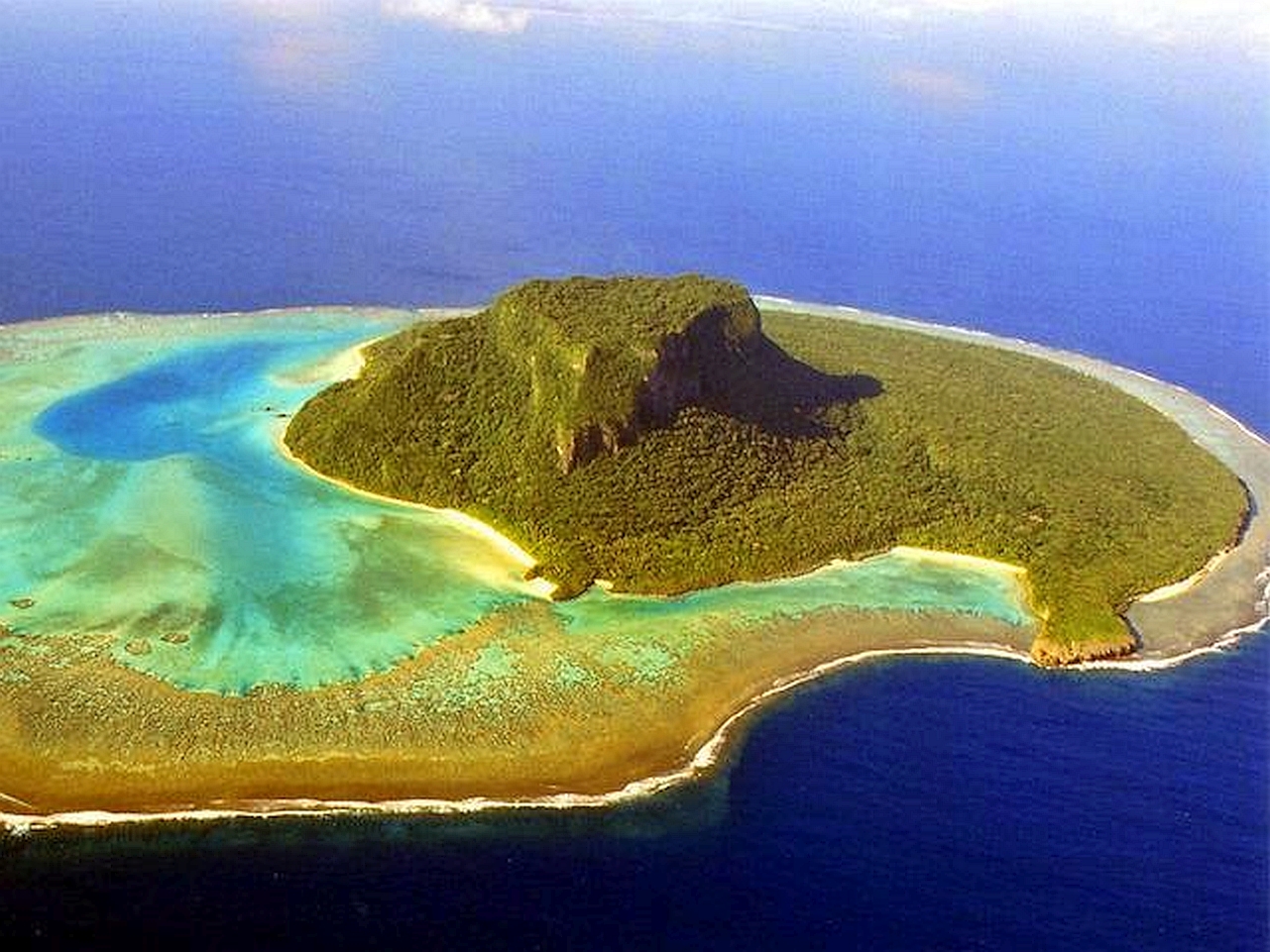 Island galleries. Остров Монурики Фиджи. Остров вату вара. Острова Лау, Фиджи. Фиджи архипелаг или остров.