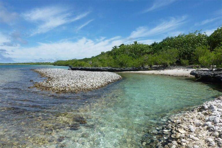 Manuhangi Atoll Tropical Islands